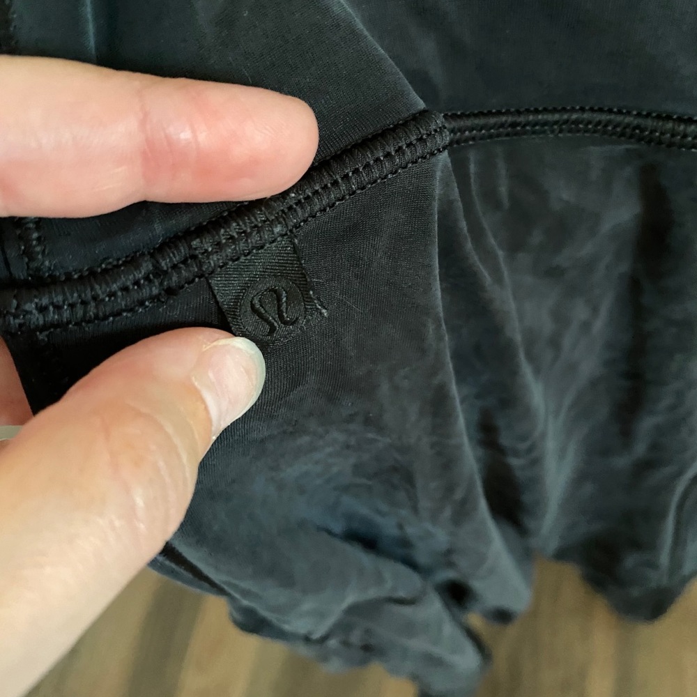 Lululemon into something good leggings. Size 8